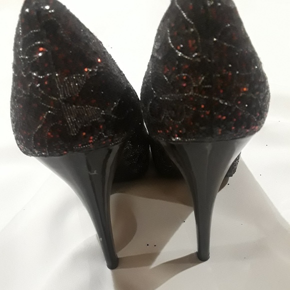 Red, black and silver stilettos - Picture 4 of 4